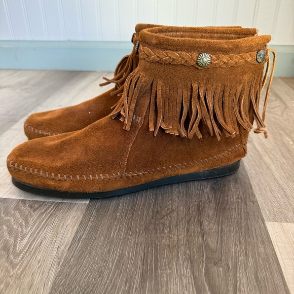Minnetonka Shoes - New! Minnetonka Ankle Boots Womens 11 Chestnut Suede Fringe Zip Back